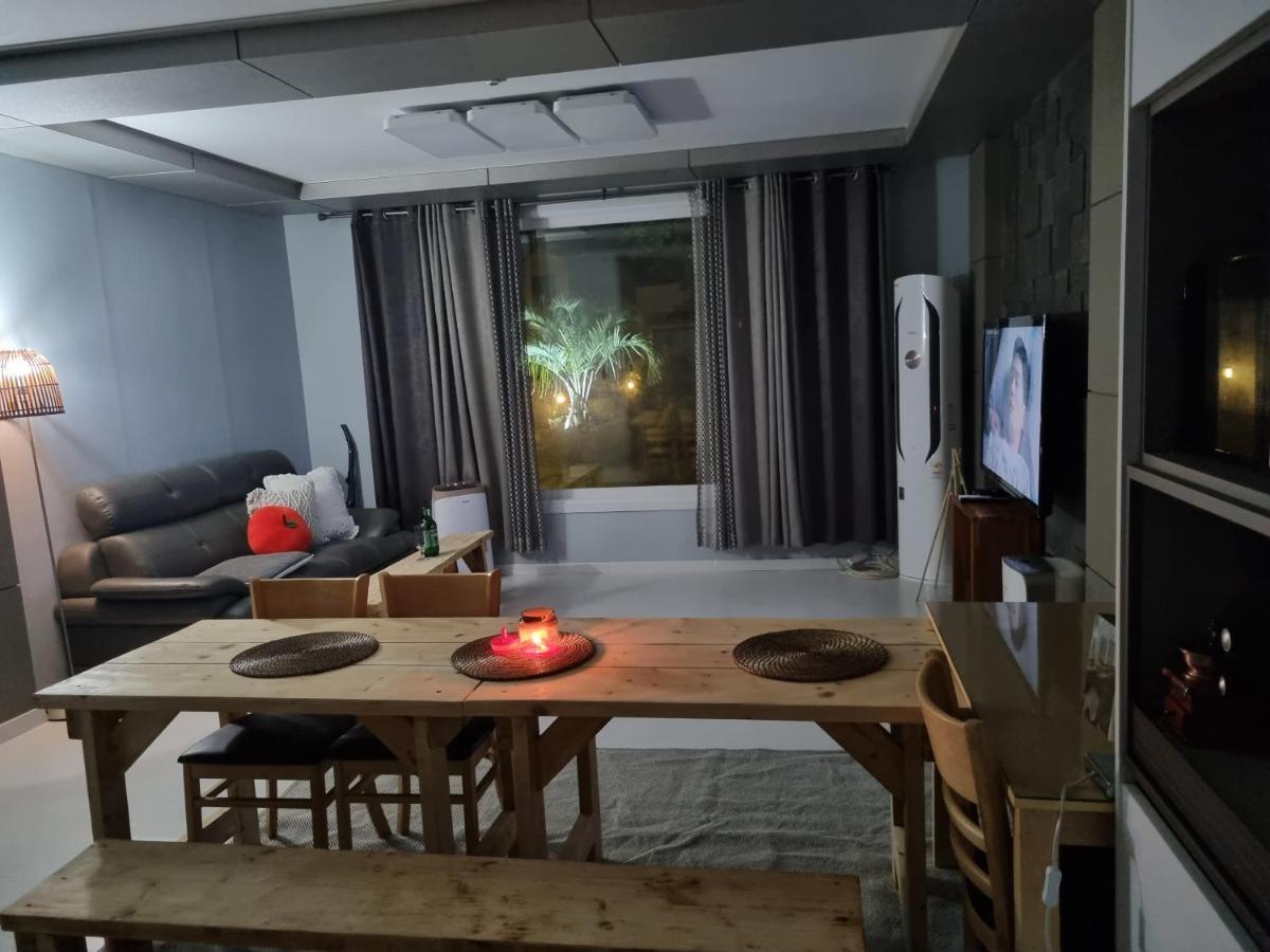 Gashi Sarang Bed and Breakfast Seogwipo Exterior foto