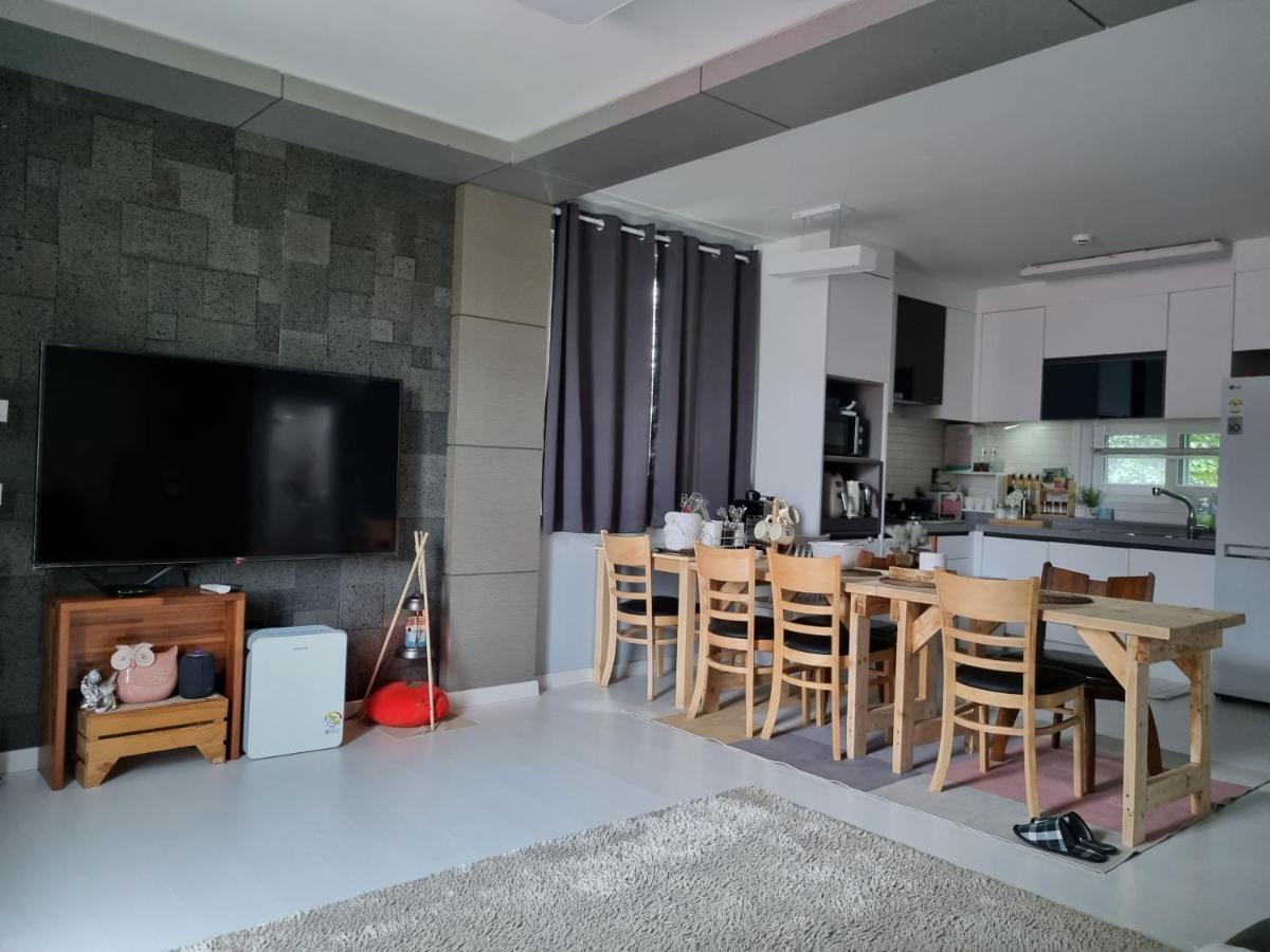 Gashi Sarang Bed and Breakfast Seogwipo Exterior foto