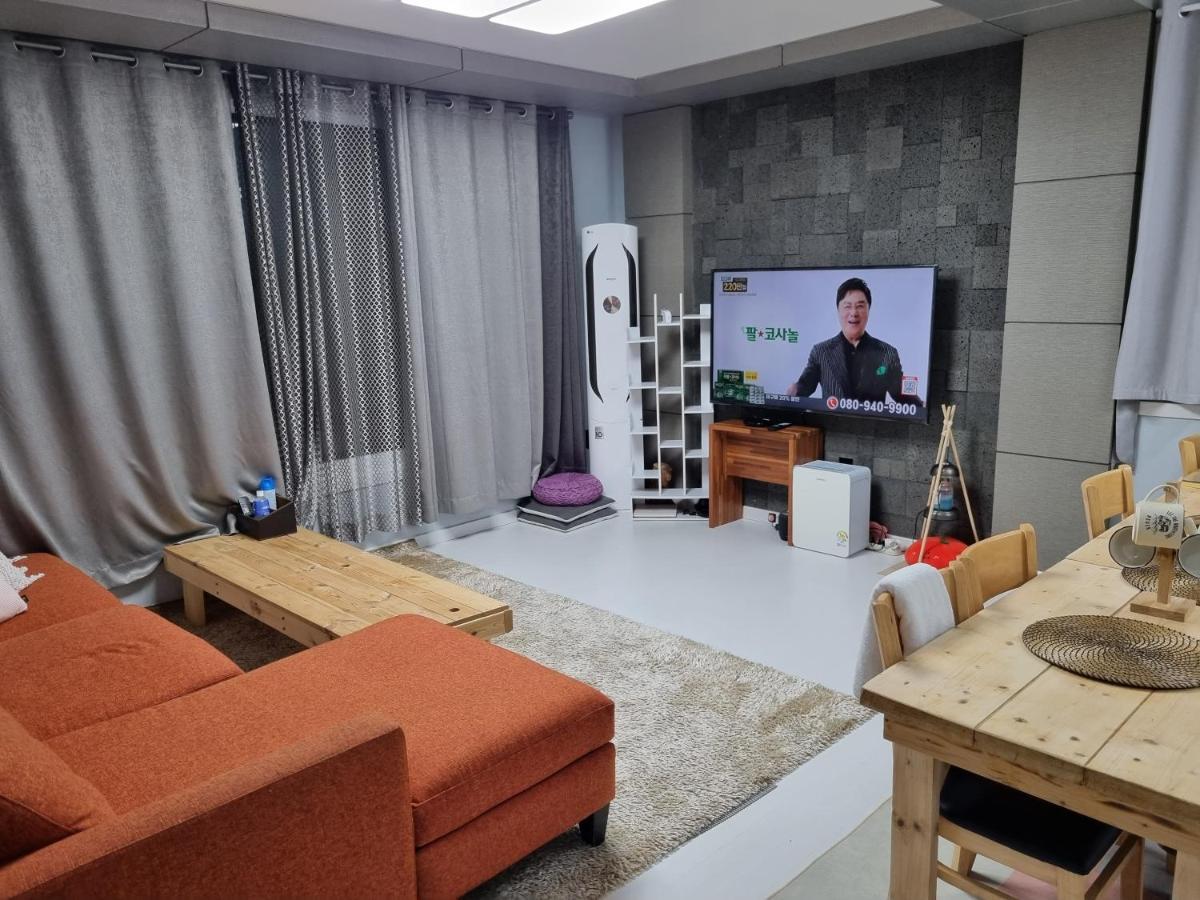 Gashi Sarang Bed and Breakfast Seogwipo Exterior foto