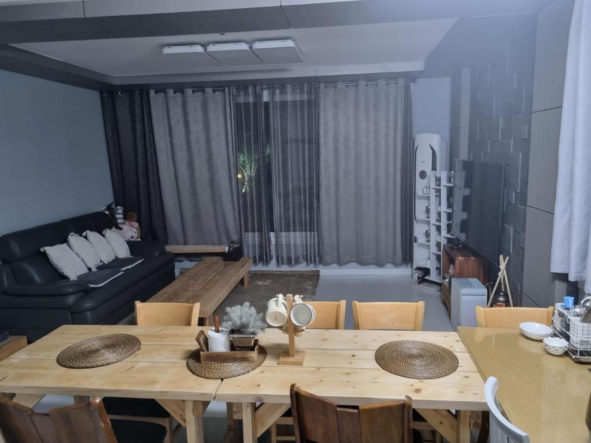 Gashi Sarang Bed and Breakfast Seogwipo Exterior foto